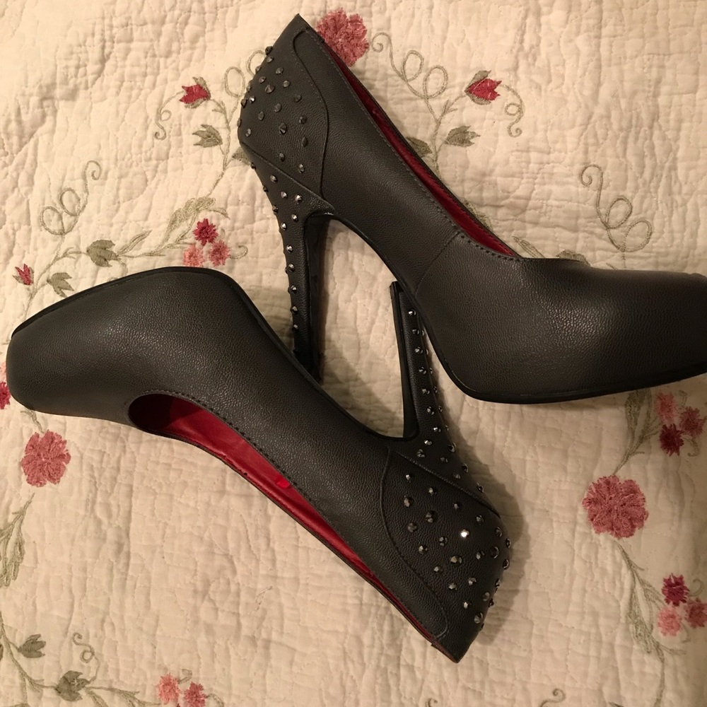 Madeline girl 7 1/2 dark brown high heels.